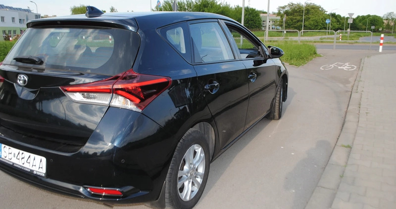 Toyota Auris cena 49200 przebieg: 69751, rok produkcji 2016 z Radom małe 137